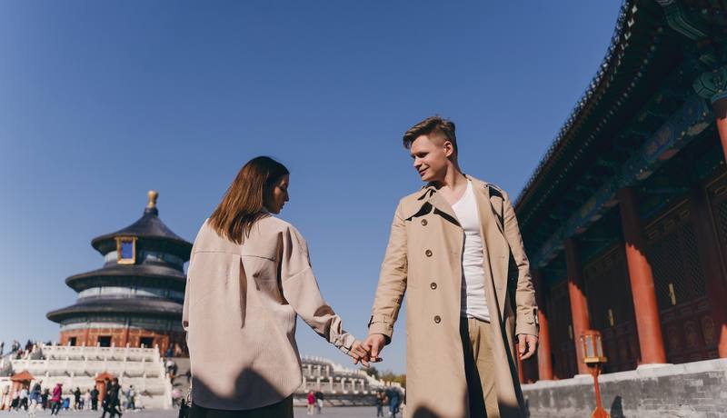 beautiful-couple-very-much-love-exploring-china-their-honeymoon