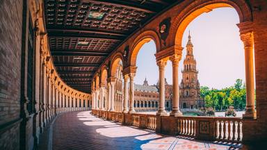 beautiful-view-plaza-de-espana-seville-spain