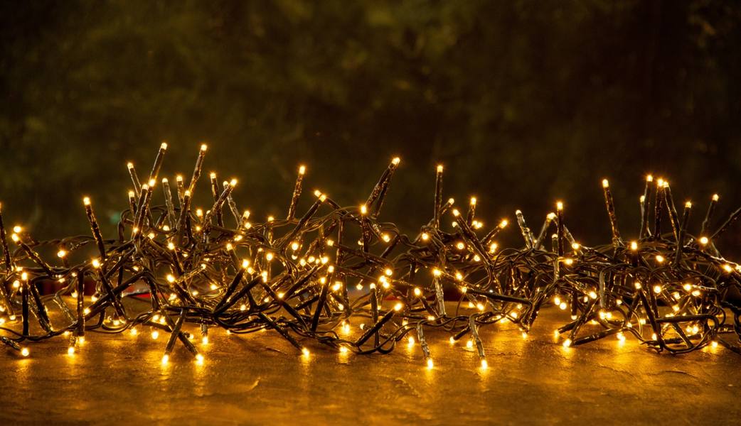 christmas-texture-yellow-lights-festive-dark-background