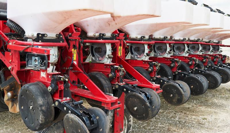 close-up-seeder-attached-tractor-field (1)
