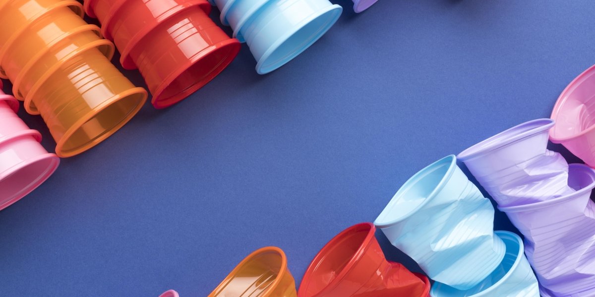 collection-plastic-cups-table