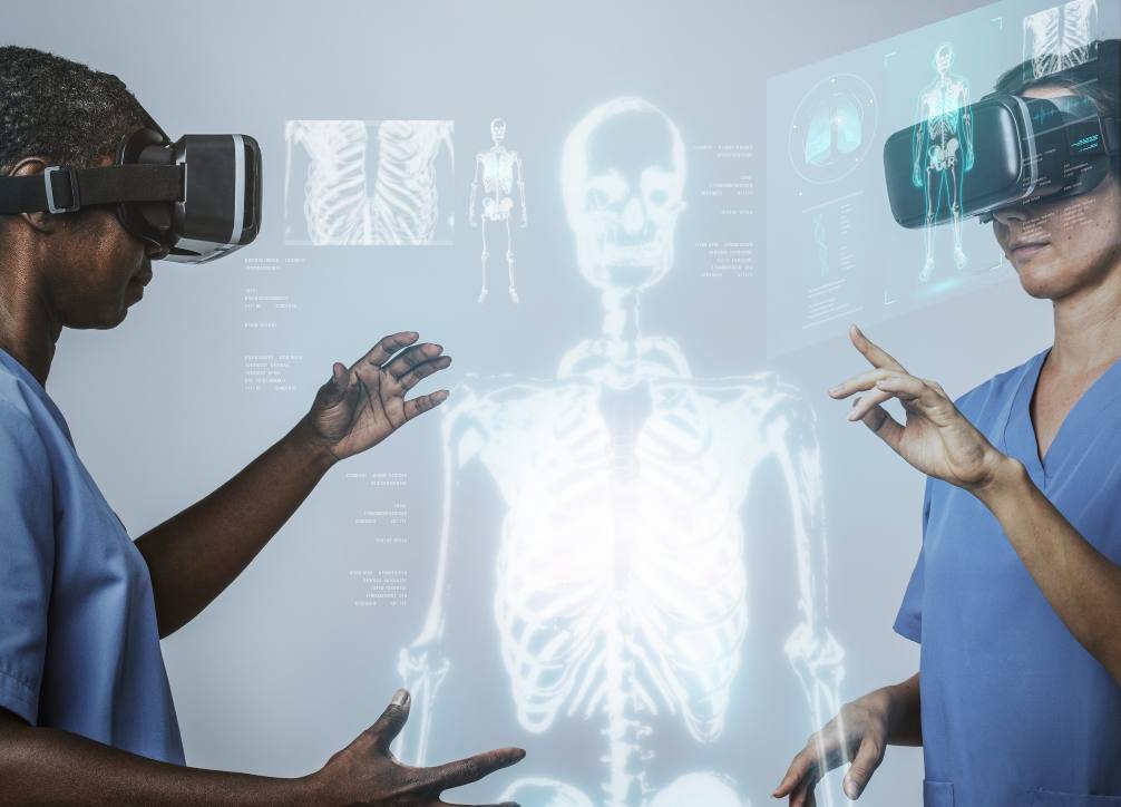 doctors-wearing-vr-simulation-with-hologram-medical-technology