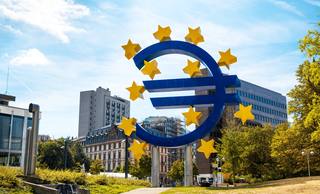 euroskulptur-frankfurt-downtown-germany