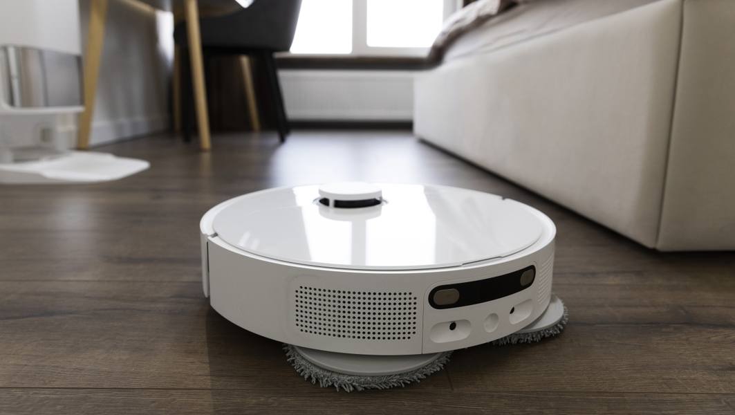 still-life-robotic-vacuum (1)