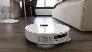 still-life-robotic-vacuum (1)