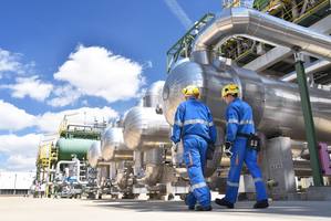 wp-03d4b9381bdc26ef-Workers,In,An,Industrial,Plant,For,The,Production,And,Processing