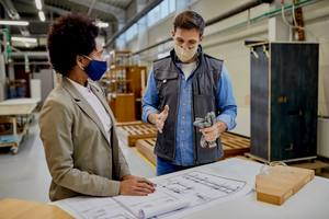 wp-15433280da424366-male-carpenter-explaining-design-plans-african-american-female-manager-productio