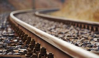 wp-1a89b8b05c08b46b-railway-closeup