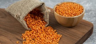 wp-41993a2a59729184-bowl-sackcloth-red-raw-lentils-wooden-board