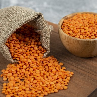 wp-41993a2a59729184-bowl-sackcloth-red-raw-lentils-wooden-board