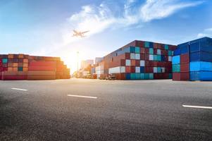 wp-443c1ce0d6f3598f-industrial-port-container-yard