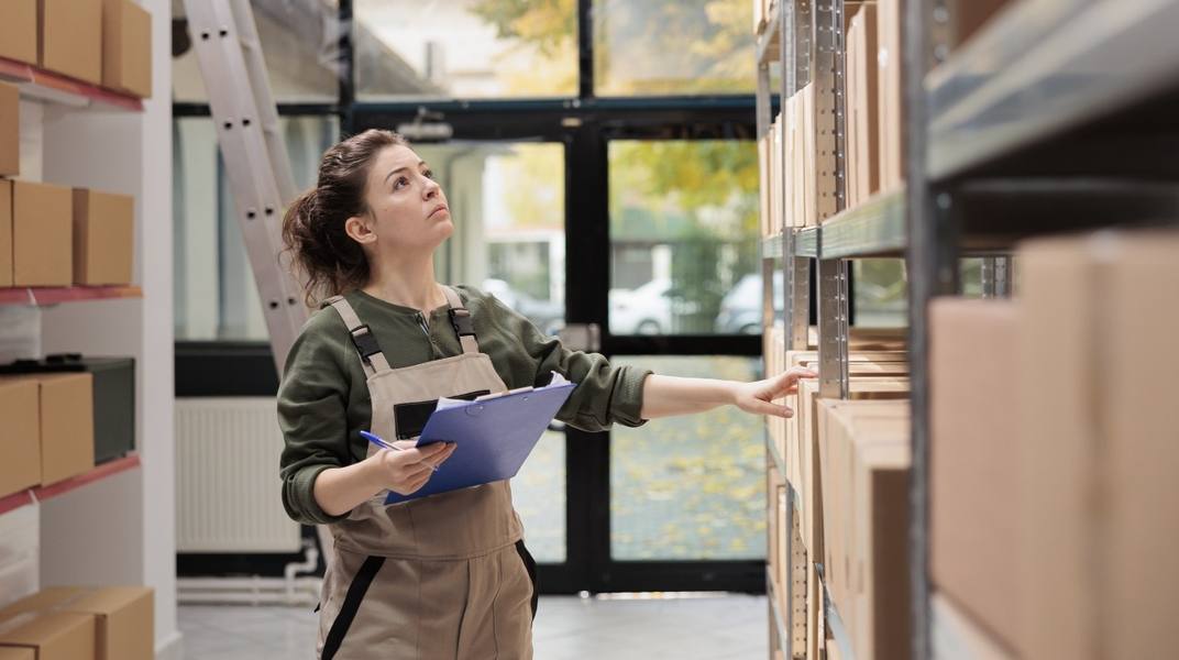 wp-5644aae3e7953f67-warehouse-employee-counting-cardboard-boxes