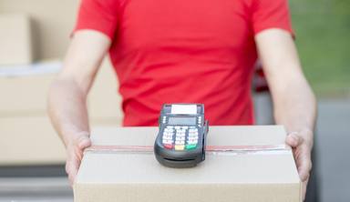 wp-619793670407c7b8-close-up-guy-holding-box-pos-machine