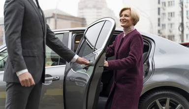 wp-6c522d149d6e4ccb-taxi-driver-female-client-interacting-formal-way