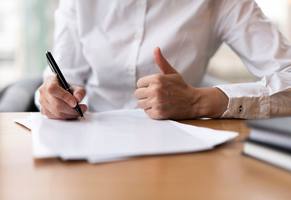 wp-78a519f1f44322a1-woman-writing-showing-thumbs-up (1)