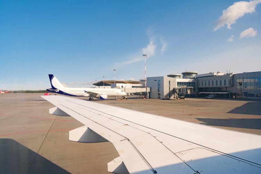 wp-88fec030c5e6def0-busy-airport-view-with-airplanes-against-clear-sky