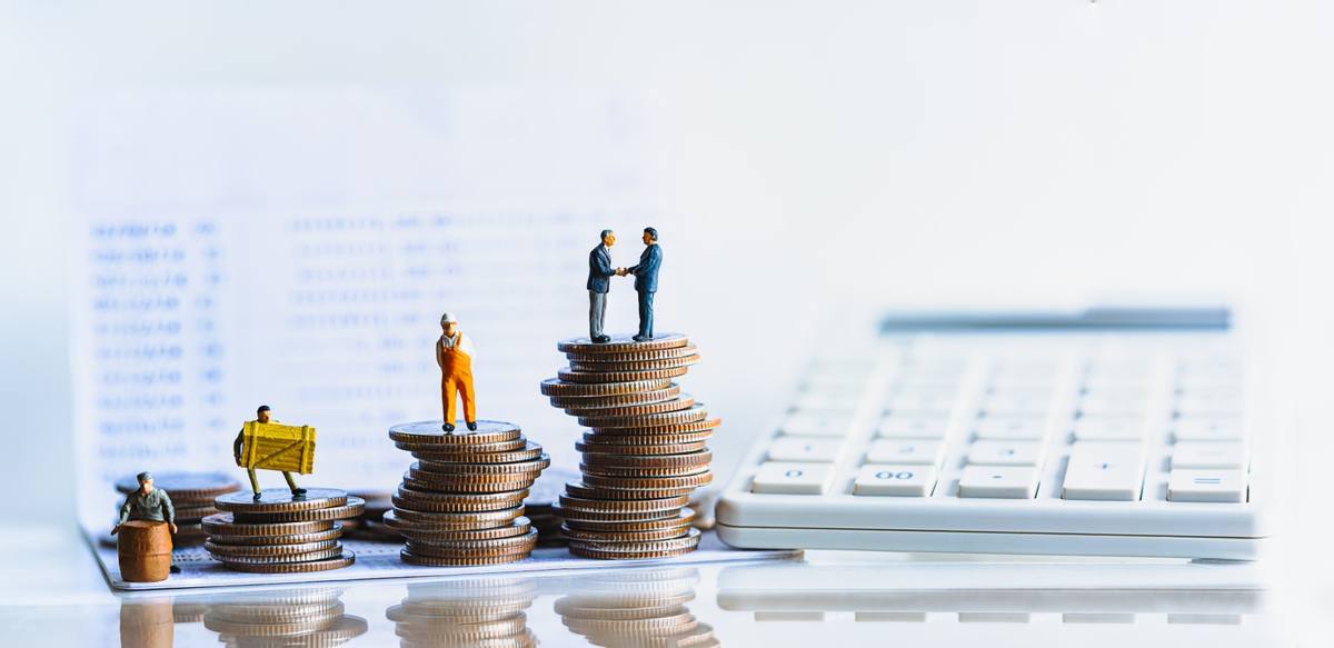 wp-8fa899ff4b3af81c-Miniature,People,Standing,On,A,Pile,Of,Coins.,Inequality,And