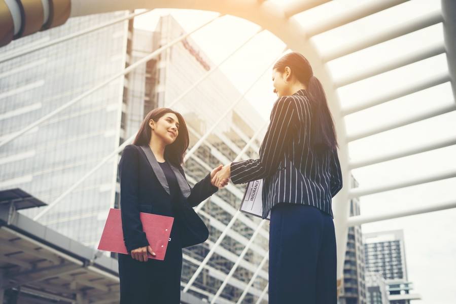 wp-a75cf84af0a02482-businessmen-handshake-with-workmate-handshake-business-partner-work-deal-togethe