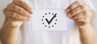 wp-b10b21349ded4d97-woman-holding-ballot-close-up