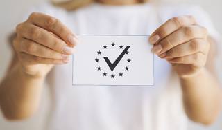 wp-b10b21349ded4d97-woman-holding-ballot-close-up