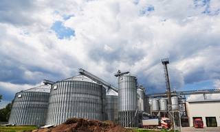 wp-f1c744bcd2bcb07a-agricultural-silos-building-exterior