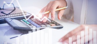 wp-f4cffca4468bf1ab-accountant-calculating-profit-with-financial-analysis-graphs