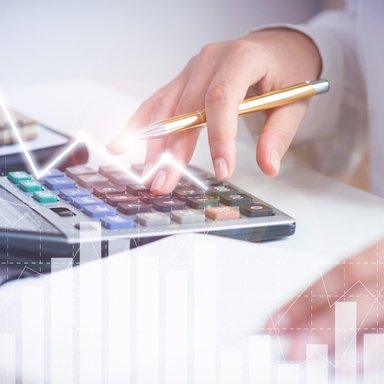 wp-f4cffca4468bf1ab-accountant-calculating-profit-with-financial-analysis-graphs