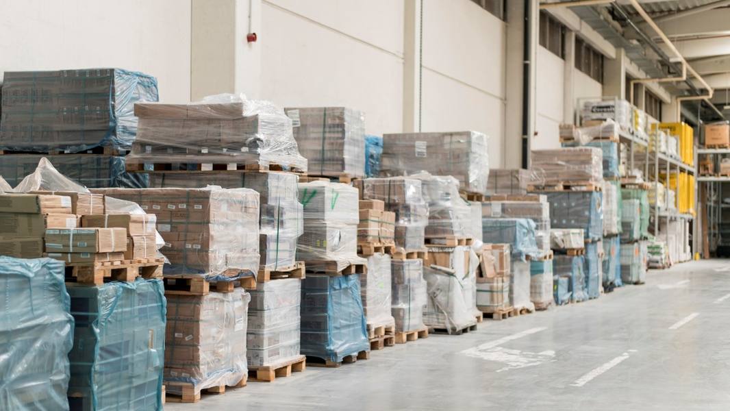 wp-fc0baa82938c540f-boxes-arrangement-logistic-center