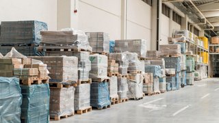 wp-fc0baa82938c540f-boxes-arrangement-logistic-center